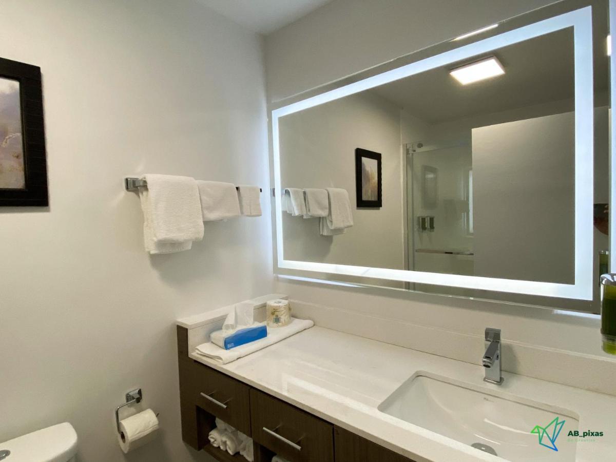 Glengarry Extended Stays Труро Екстер'єр фото