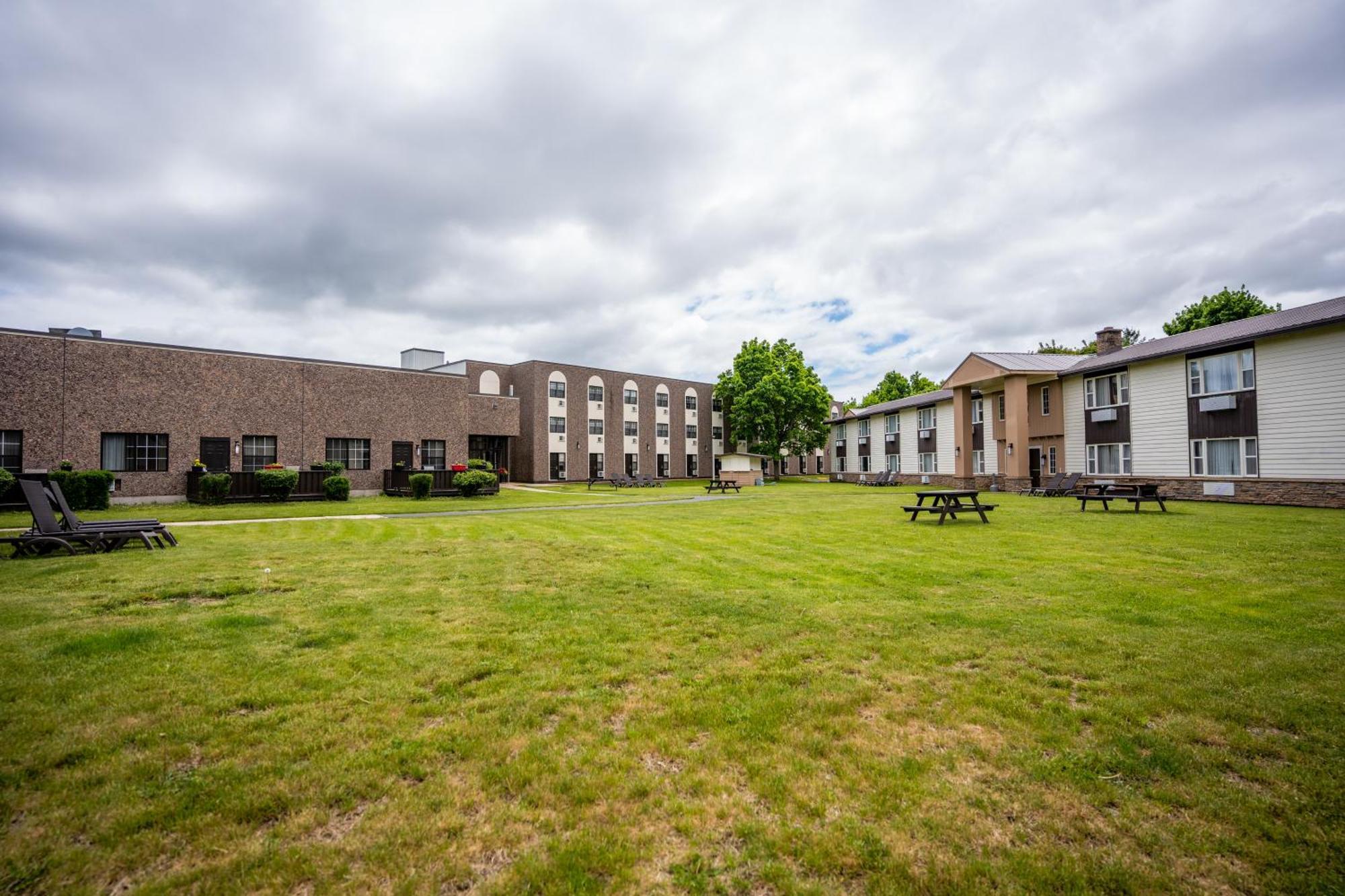 Glengarry Extended Stays Труро Екстер'єр фото